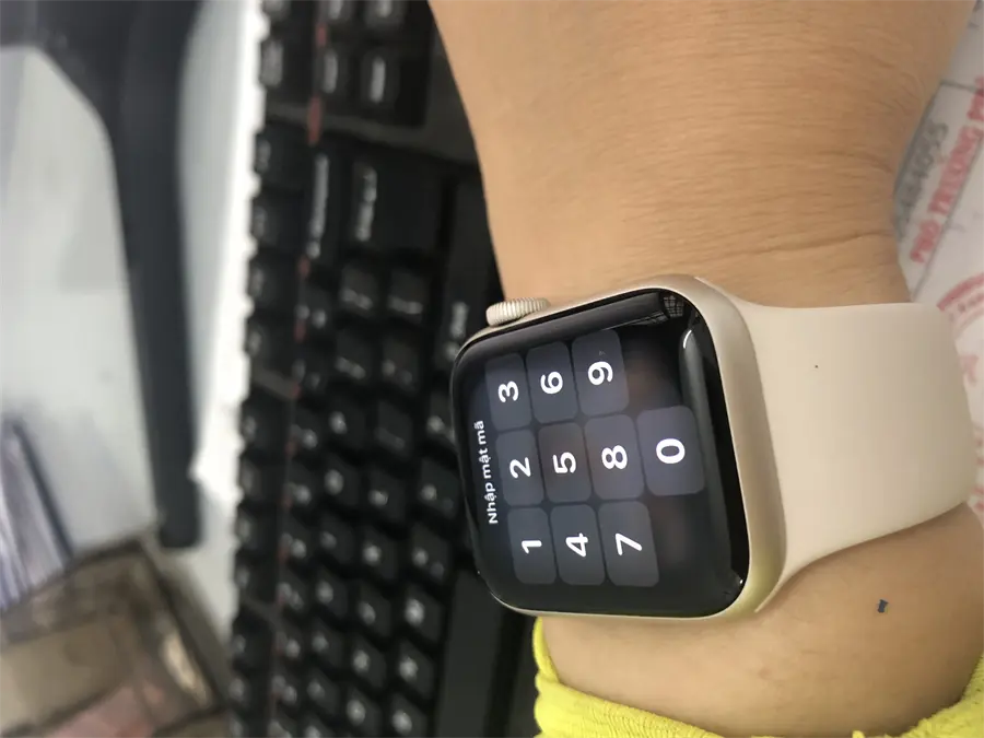 Khách hàng review Đồng hồ thông minh Apple Watch SE 2022 GPS 40mm viền nhôm dây thể thao 6