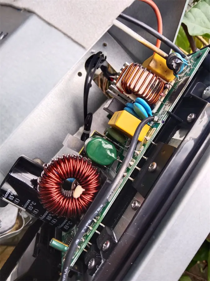 Khách hàng review Máy lạnh Toshiba 1 HP Inverter RAS-H10C4KCVG-V 3