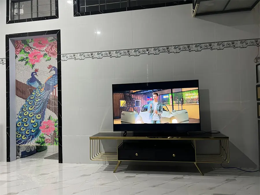 Khách hàng review Smart Tivi Crystal UHD Samsung 4K 55 inch UA55AU8100 2