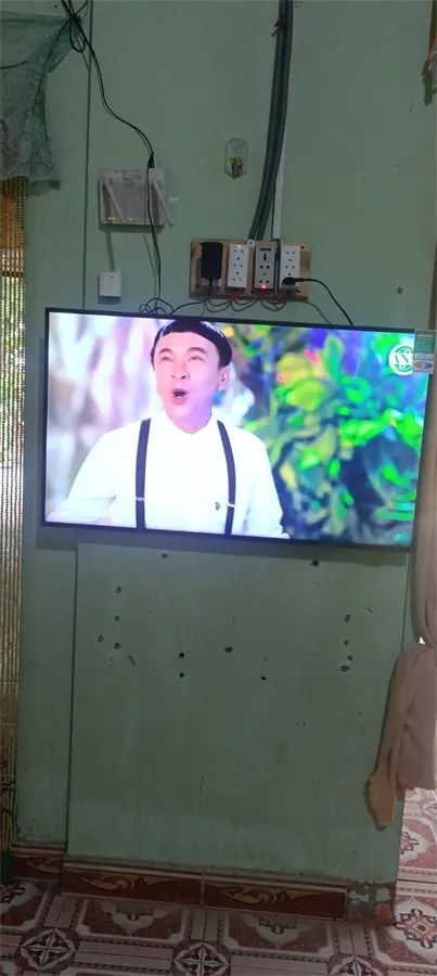 Khách hàng review Smart Tivi Samsung 4K Crystal UHD 43 inch UA43AU8100 3