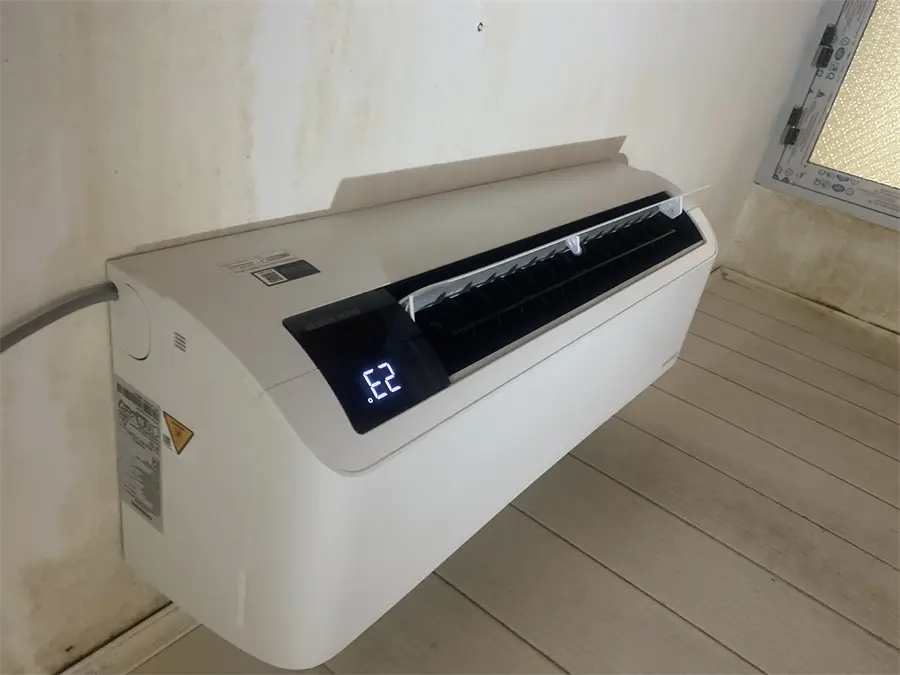 Khách hàng review Máy lạnh Samsung Inverter 1 HP AR10TYHYCWKNSV 2