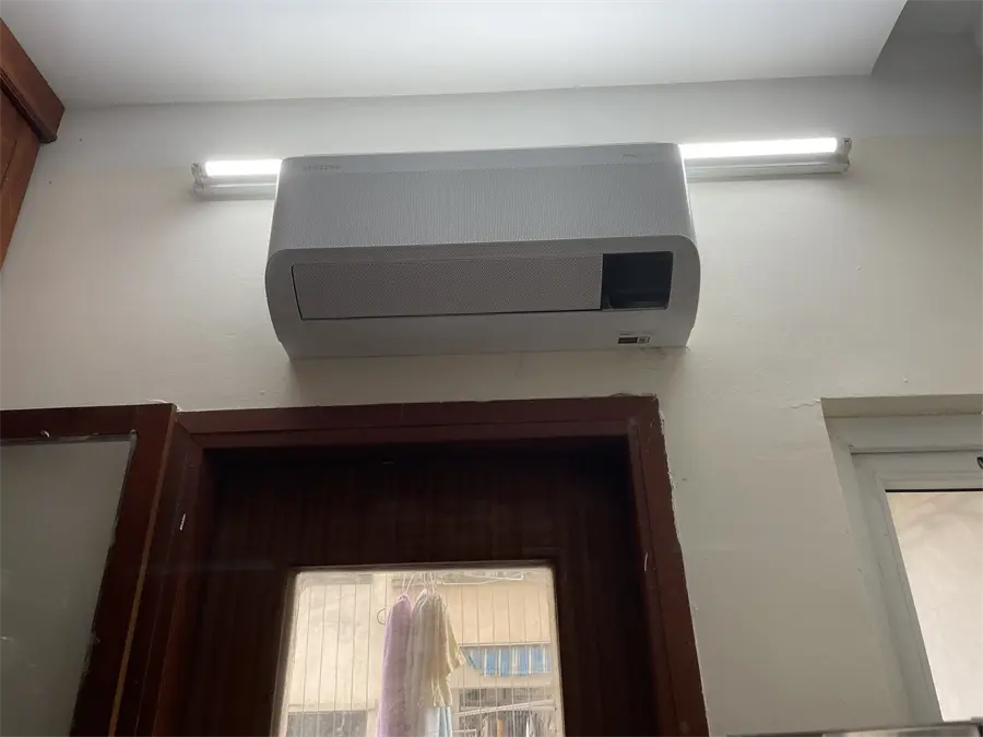 Khách hàng review Máy lạnh Samsung Wind-Free Inverter 1 HP AR10CYHAAWKNSV 2