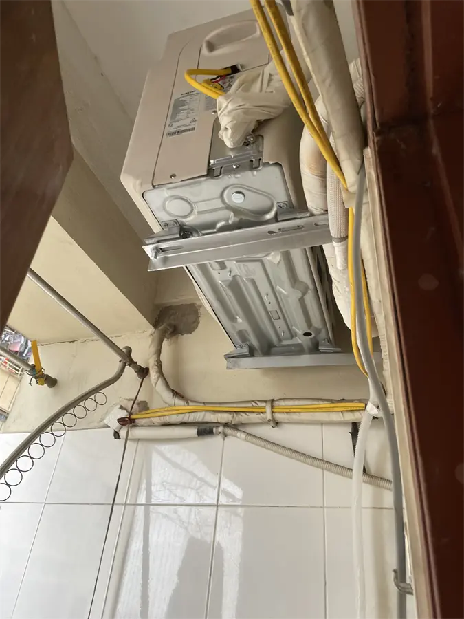 Khách hàng review Máy lạnh Samsung Wind-Free Inverter 1 HP AR10CYHAAWKNSV 3