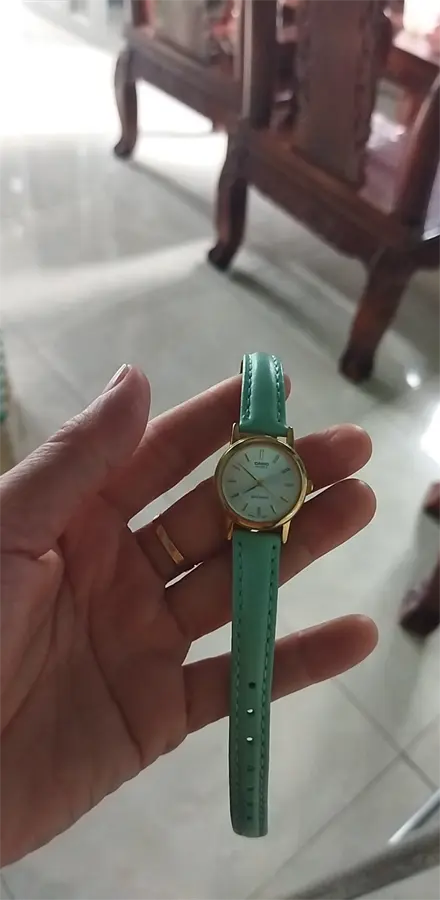 Khách hàng review Đồng hồ ELIO 25 mm Nữ EL120-01 2
