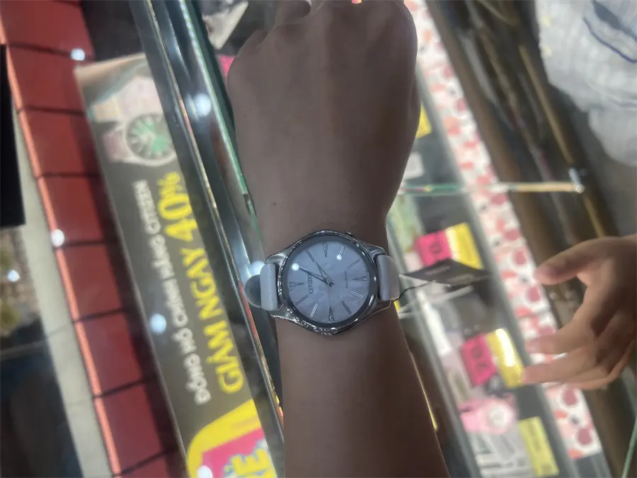 Khách hàng review Đồng hồ CITIZEN 42.2 mm Nữ EM0597-12D 1