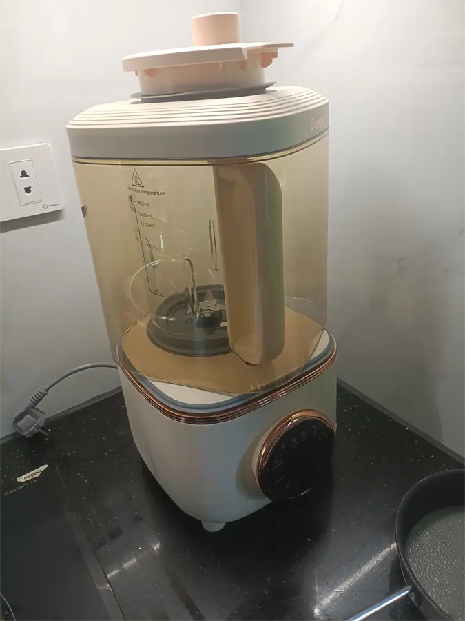 Khách hàng review Máy làm sữa hạt Rapido RHB-600D 2