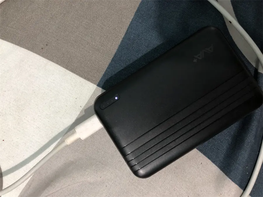 Khách hàng review Pin sạc dự phòng Polymer 10000mAh 12W AVA  DS609A 26