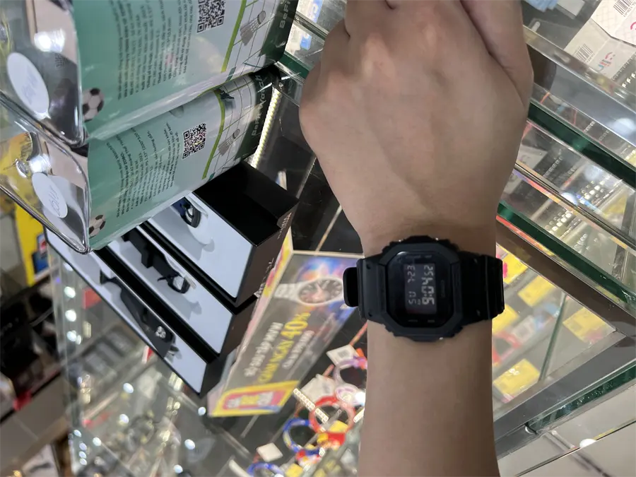 Khách hàng review Đồng hồ G-SHOCK 5600 48.9 x 42.8 mm Nam DW-5600BB-1DR 1