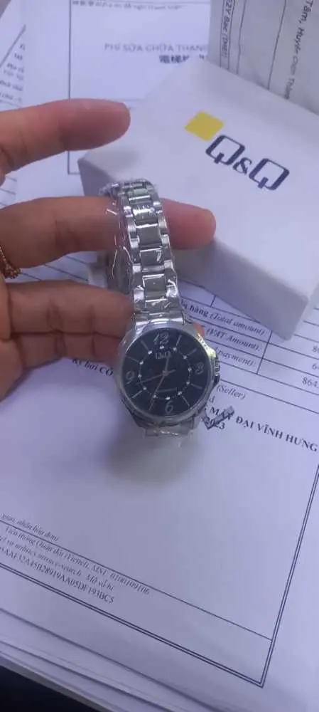 Khách hàng review Đồng hồ Q 2