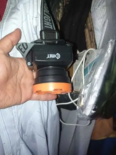 Khách hàng review Đèn pin sạc đội đầu Comet CRT1612 1