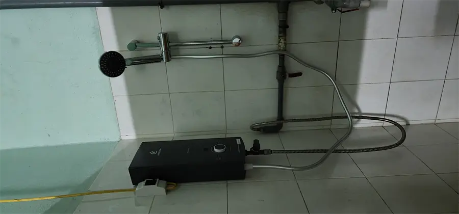 Khách hàng review Máy nước nóng trực tiếp Ariston 4500W AURES PREMIUM  4.5P 7