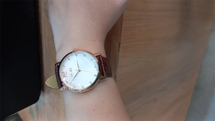 Khách hàng review Đồng hồ Elio 35.2 mm Nữ EL127-05 1