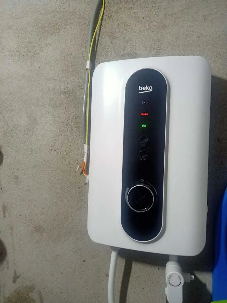 Khách hàng review Máy nước nóng trực tiếp Beko 3500W BWI35S2D-213 3