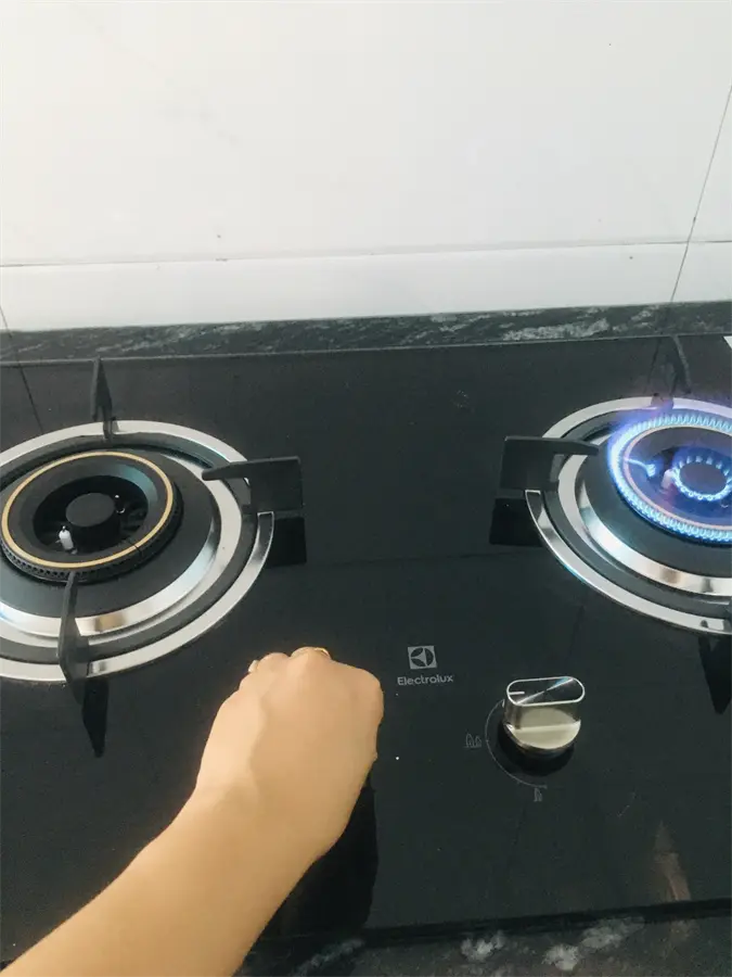 Khách hàng review Bếp ga âm Electrolux EHG723BA 7