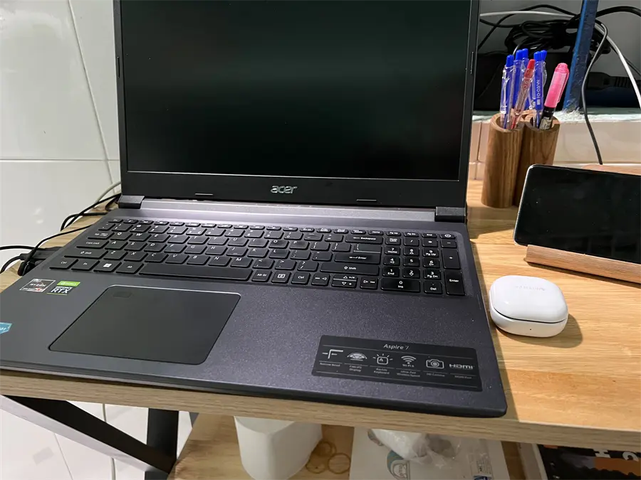 Khách hàng review Laptop Acer Gaming Aspire 7 A715 43G R8GA R5 5625U/8GB/512GB/4GB RTX3050/144Hz/Win11 (NH.QHDSV.002) 1