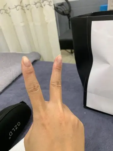 Khách hàng review Đồng hồ thông minh Apple Watch SE 2022 GPS 40mm viền nhôm dây thể thao 2