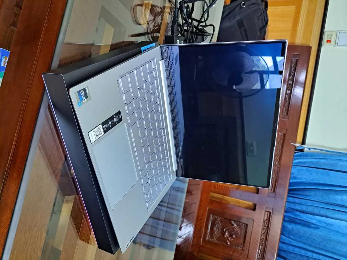 Khách hàng review Laptop Lenovo Yoga Slim 7 Pro 14IAH7 i7 12700H/16GB/512GB/Win11 (82UT006CVN) 2