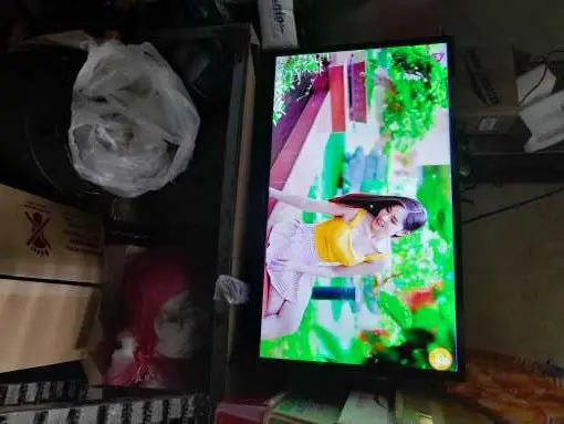 Khách hàng review Smart Tivi Samsung 32 inch UA32T4300 1