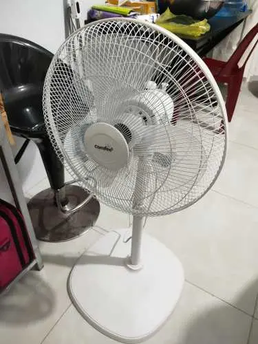 Khách hàng review Quạt lửng Comfee 3 cánh CF-FF4019VEW 48W 4