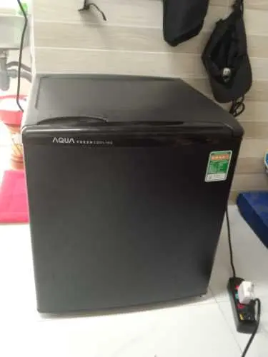 Khách hàng review Tủ lạnh Aqua 50 lít AQR-D59FA(BS) 1