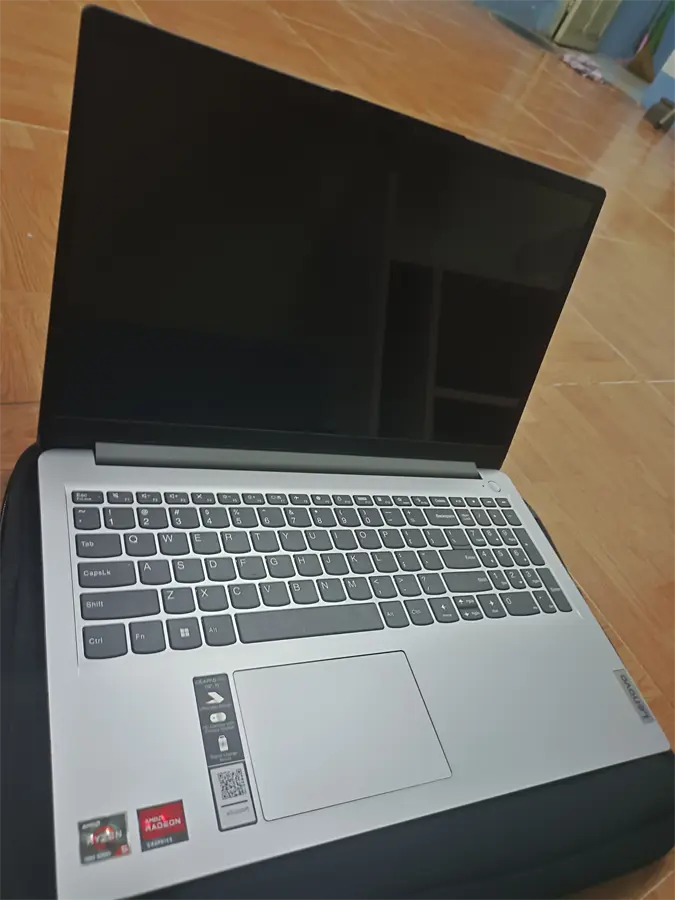 Khách hàng review Laptop Lenovo IdeaPad 1 15AMN7 R5 7520U/8GB/256GB/Win11 (82VG0061VN) 2