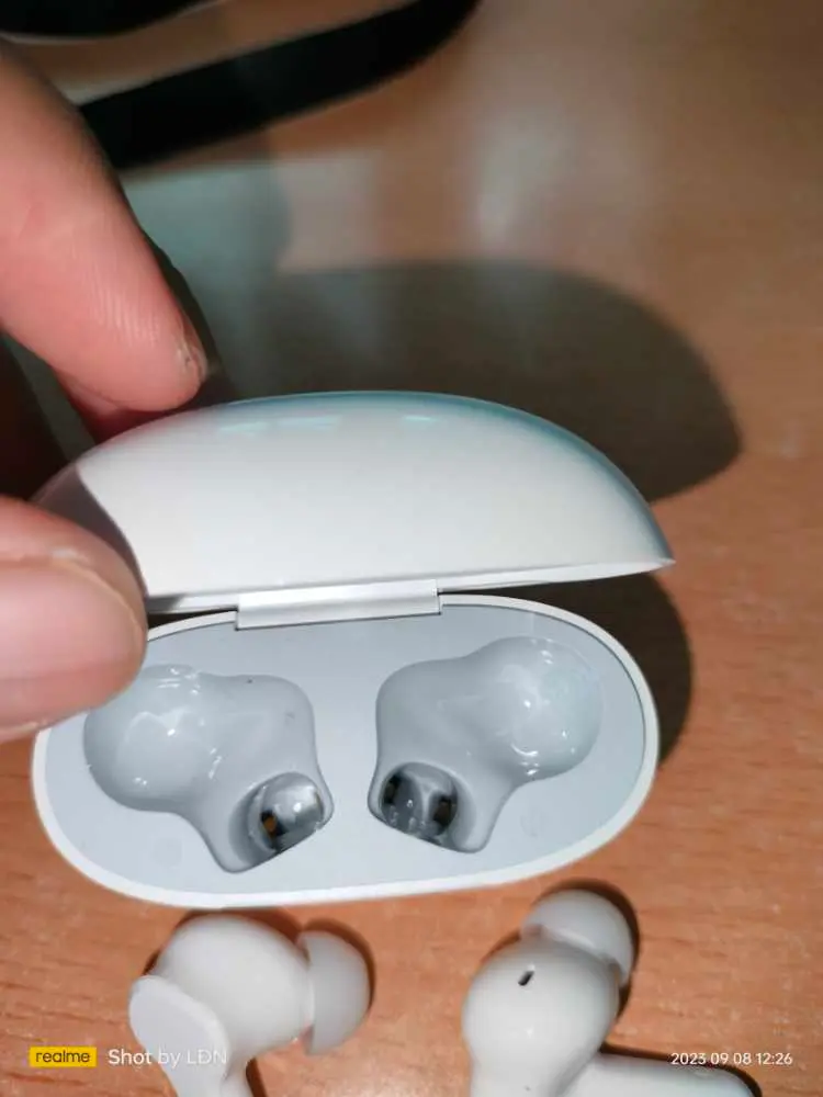 Khách hàng review Tai nghe Bluetooth True Wireless realme Buds T100 1