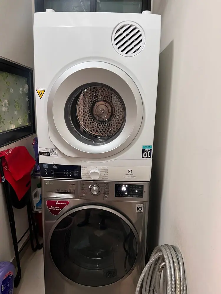 Khách hàng review Máy sấy thông hơi Electrolux UltimateCare 8.5 kg EDV854J3WB 5