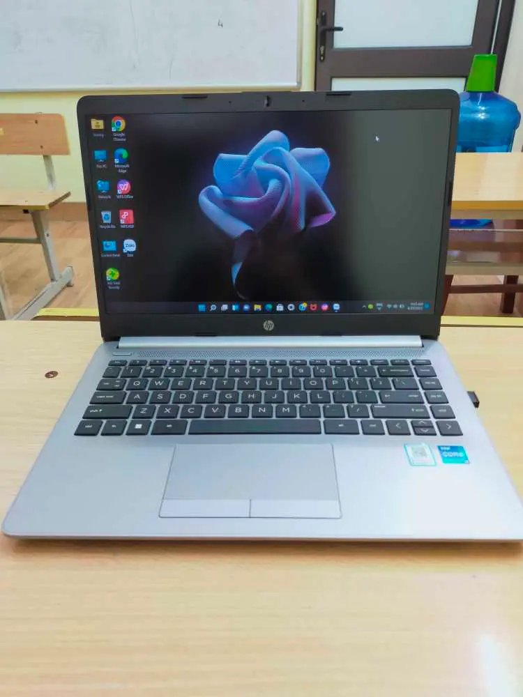 Khách hàng review Laptop HP 240 G9 i5 1235U/8GB/512GB/Win11 (6L1Y2PA) 1