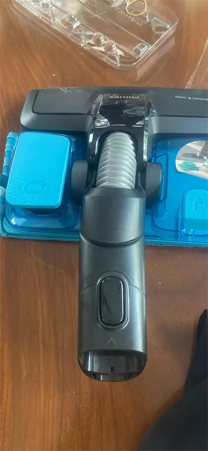 Khách hàng review Máy hút bụi lau nhà Philips FC6728 2