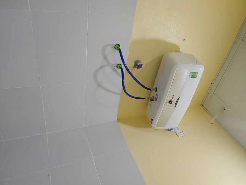 Khách hàng review Máy nước nóng gián tiếp Ariston 20 lít 2500W SL2 20 RS 2.5 FE 5