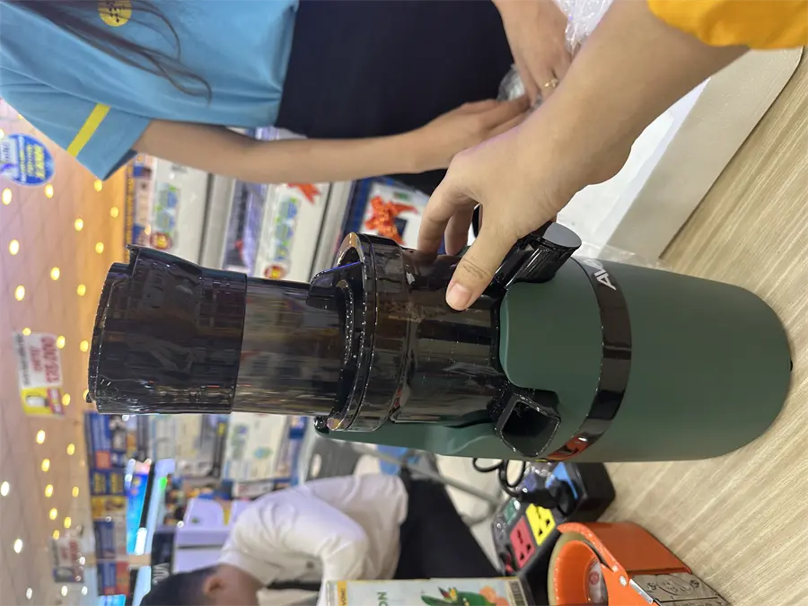 Khách hàng review Máy ép chậm AVA SJ-009 6