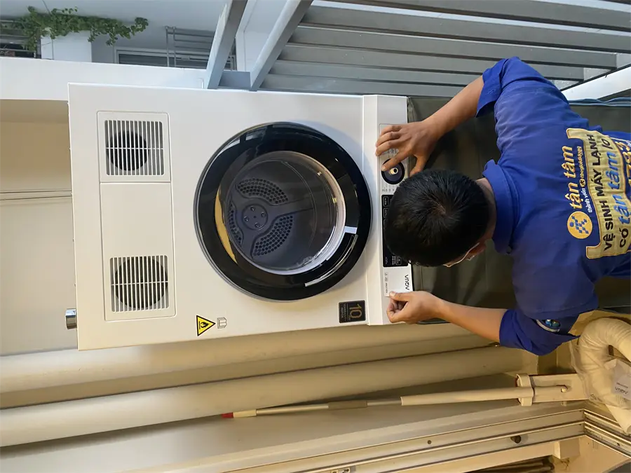 Khách hàng review Máy sấy thông hơi Aqua 7 kg AQH-V700FW 4