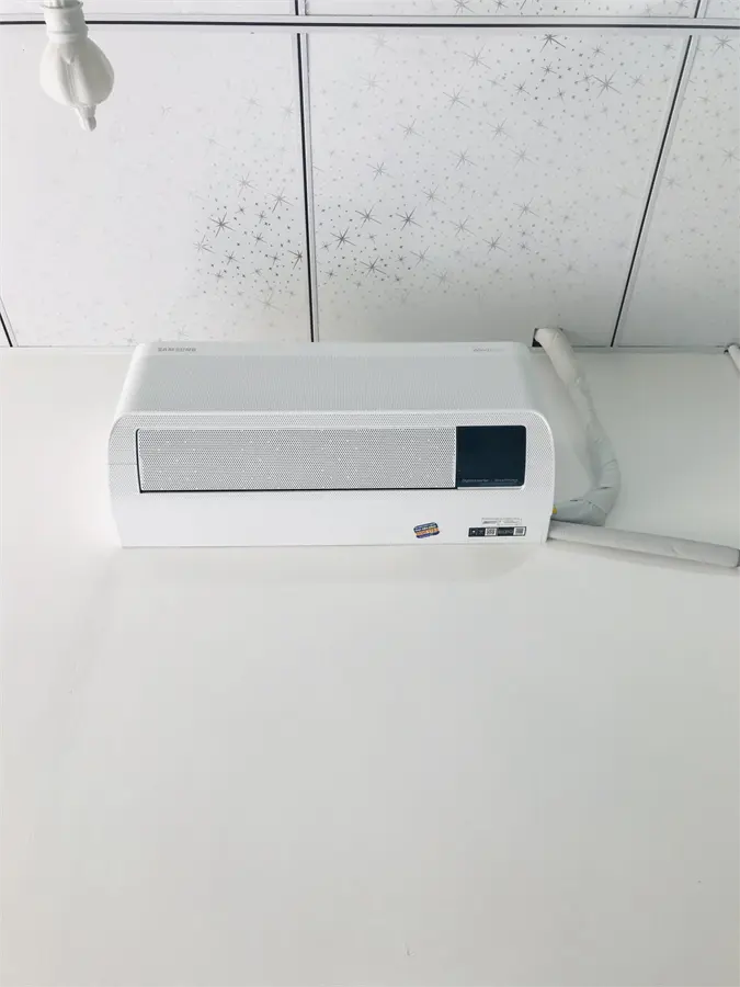 Khách hàng review Máy lạnh Samsung Wind-Free Inverter 1 HP AR10CYFAAWKNSV 7