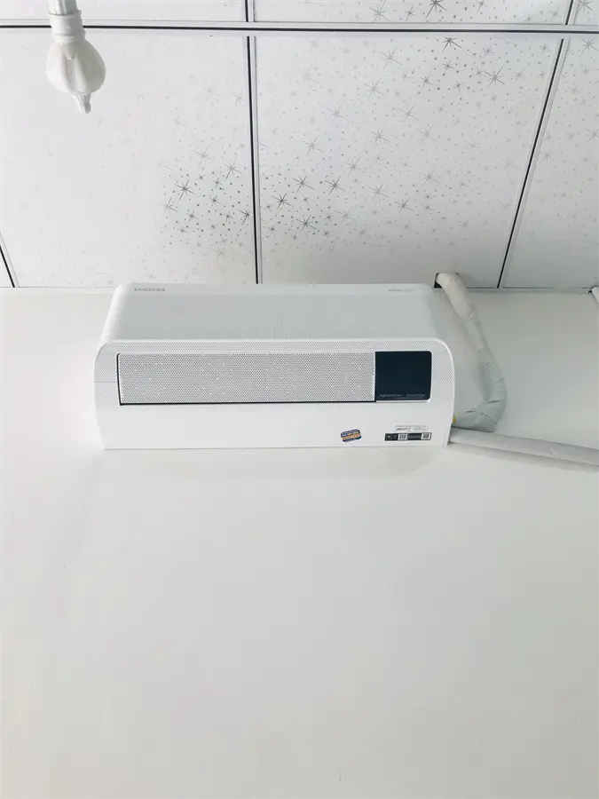 Khách hàng review Máy lạnh Samsung Wind-Free Inverter 1 HP AR10CYFAAWKNSV 6