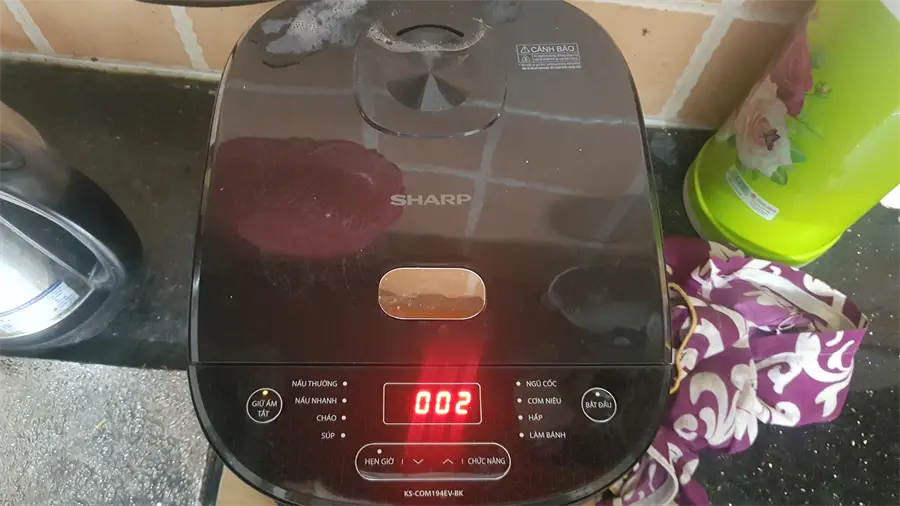 Khách hàng review Nồi cơm điện tử Sharp 1.8 lít KS-COM194EV-BK 36