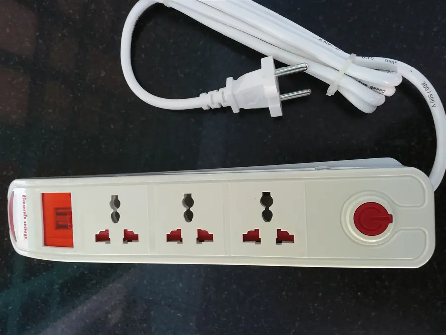 Khách hàng review Ổ cắm điện Điện Quang 3 lỗ 2 USB 2m DBW103USB 2