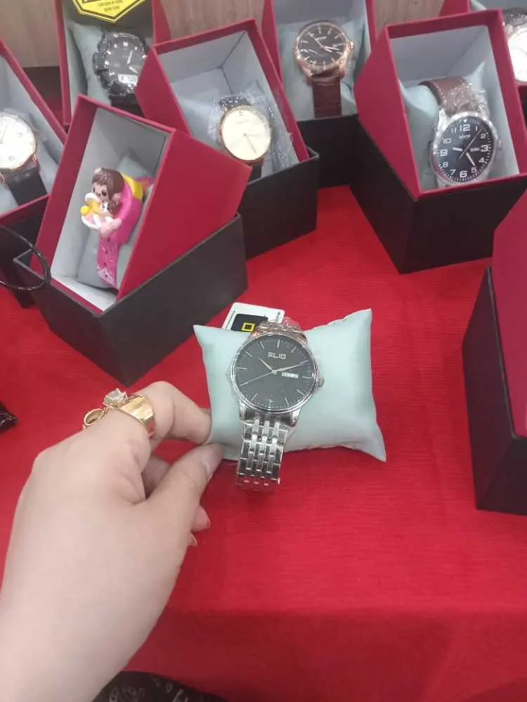 Khách hàng review Đồng hồ ELIO 39 mm Nam ES062-01 1