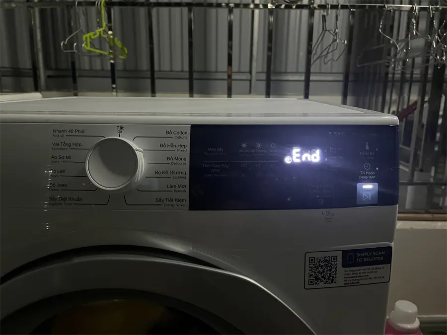 Khách hàng review Máy sấy thông hơi Electrolux UltimateCare 8.5 kg EDV854J3WB 3