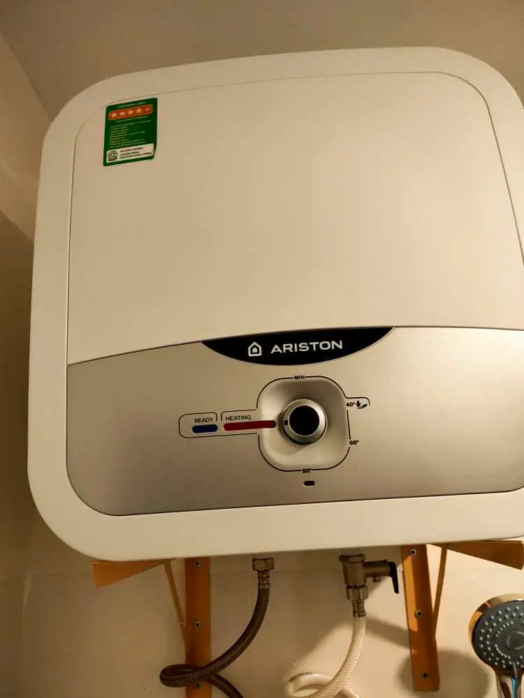 Khách hàng review Máy nước nóng gián tiếp Ariston 30 lít 2500W AN2 30 RS 2.5 FE 3
