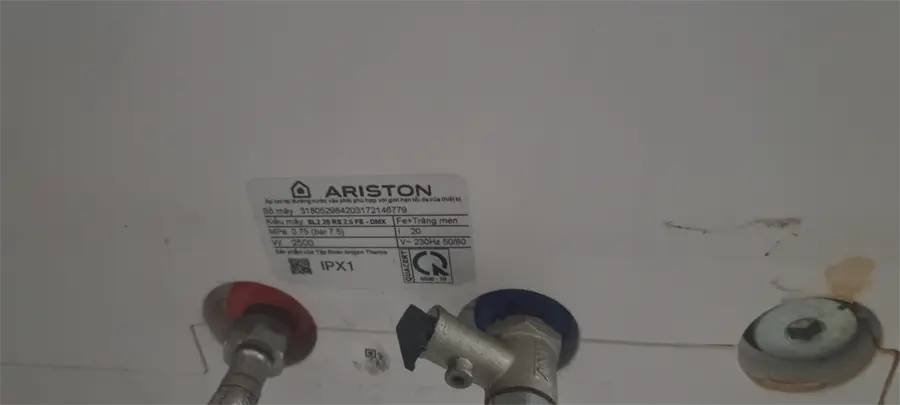 Khách hàng review Máy nước nóng gián tiếp Ariston 20 lít 2500W SL2 20 RS 2.5 FE 4