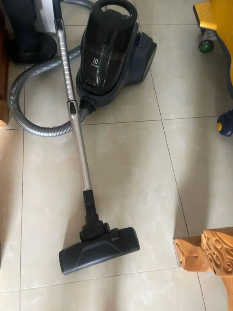 Khách hàng review Máy hút bụi dạng hộp Electrolux EC41-2DB 1