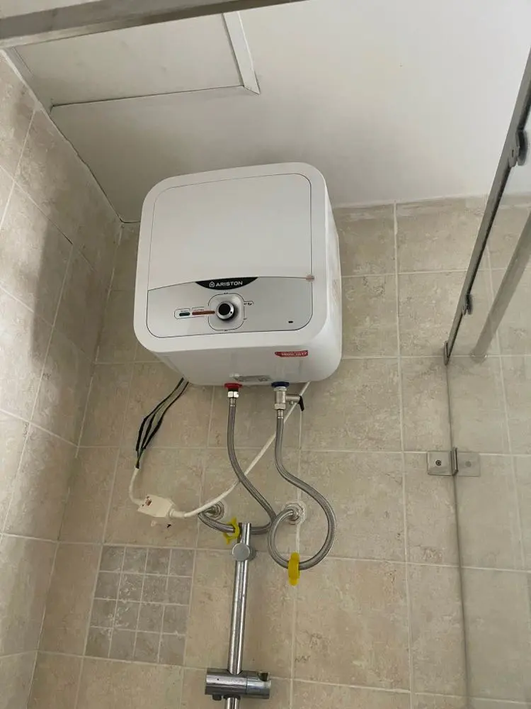 Khách hàng review Máy nước nóng gián tiếp Ariston 15 lít 2500W AN2 15 RS 2.5 FE 4