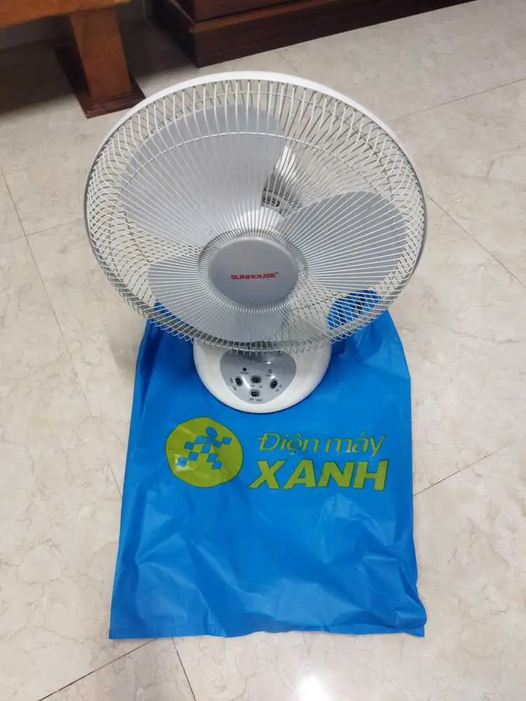 Khách hàng review Quạt sạc điện Sunhouse SH722 2