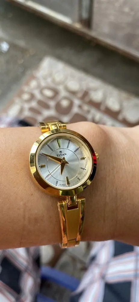 Khách hàng review Đồng hồ TITAN 25 mm Nữ 2598YM02 5