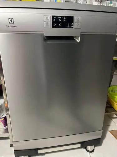 Khách hàng review Máy rửa bát độc lập Electrolux ESF5512LOX 2