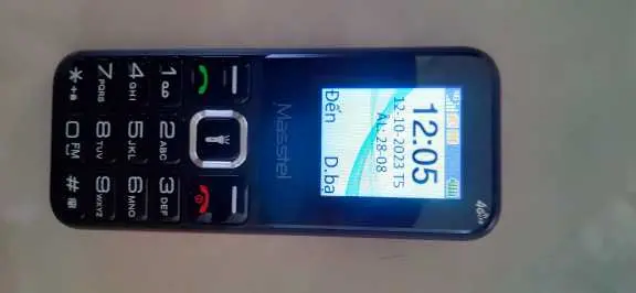 Khách hàng review Điện thoại Masstel IZI 10 11