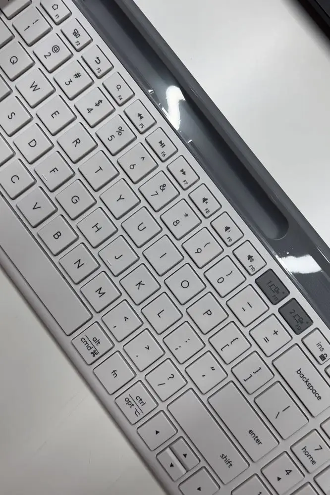 Khách hàng review Bàn Phím Không Dây Bluetooth Logitech K580 1
