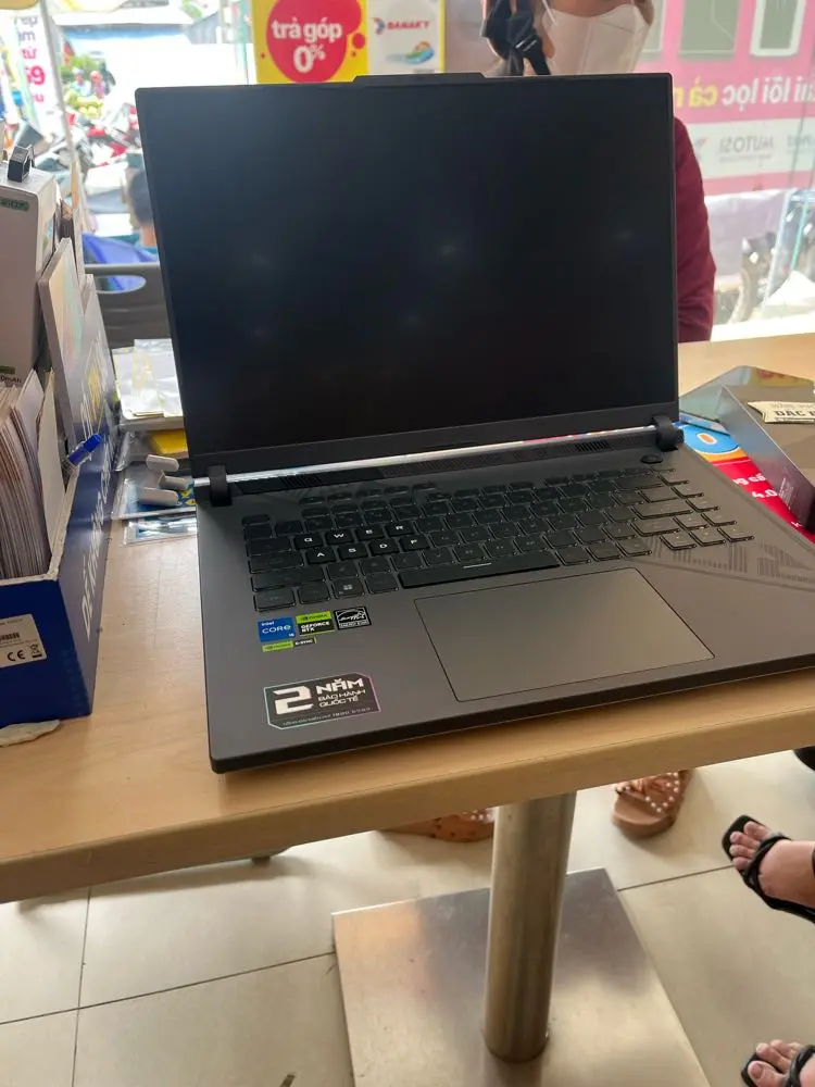 Khách hàng review Laptop Asus Gaming ROG Strix G16 G614JU i5 13450HX/8GB/512GB/6GB RTX4050/165Hz/Win11 (N3135W) 1