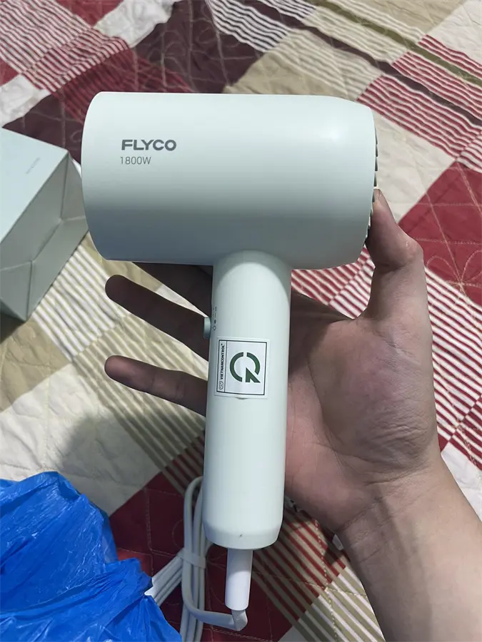 Khách hàng review Máy sấy tóc Flyco FH1622VN 3