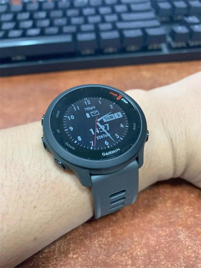 Khách hàng review Garmin Forerunner 55 42mm dây silicone 2